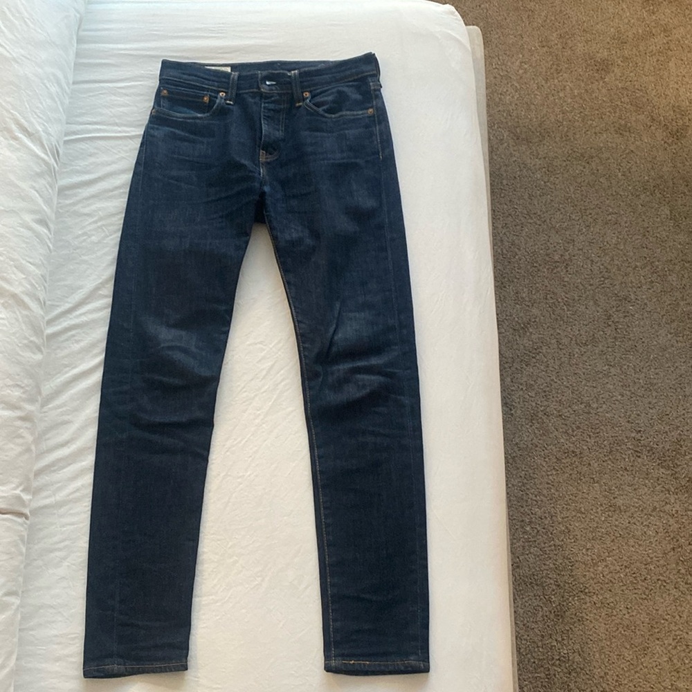 Men’s Levi dark blue 512 slim taper jeans W28 L32. Used good condition